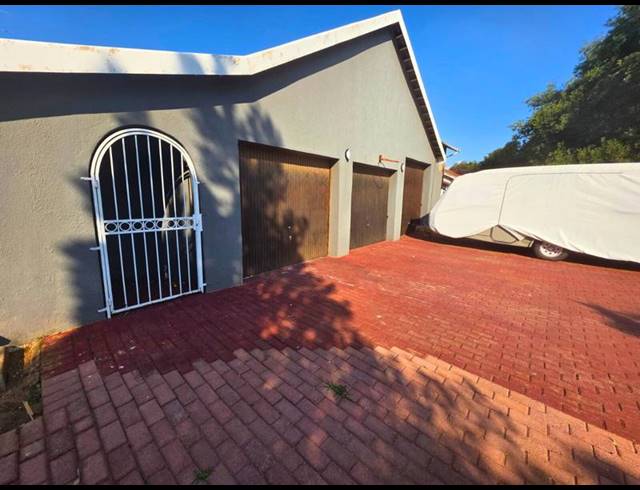 5 BEDROOM HOUSE FOR SALE IN ASTON MANOR